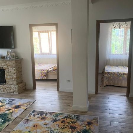 B House Buşteni Εξωτερικό φωτογραφία