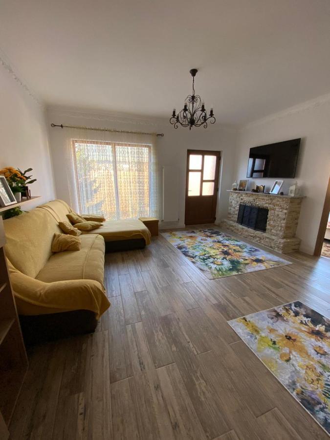 B House Buşteni Εξωτερικό φωτογραφία