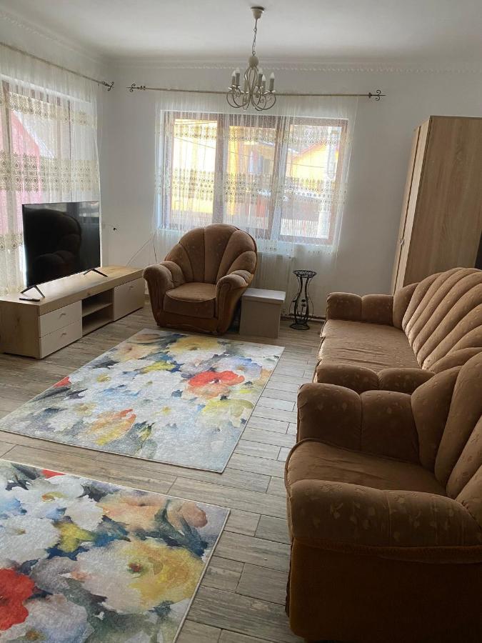 B House Buşteni Εξωτερικό φωτογραφία