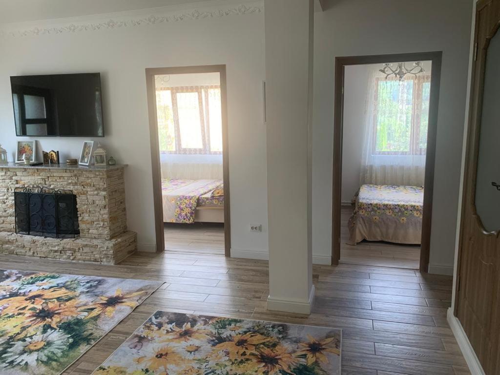 B House Buşteni Εξωτερικό φωτογραφία